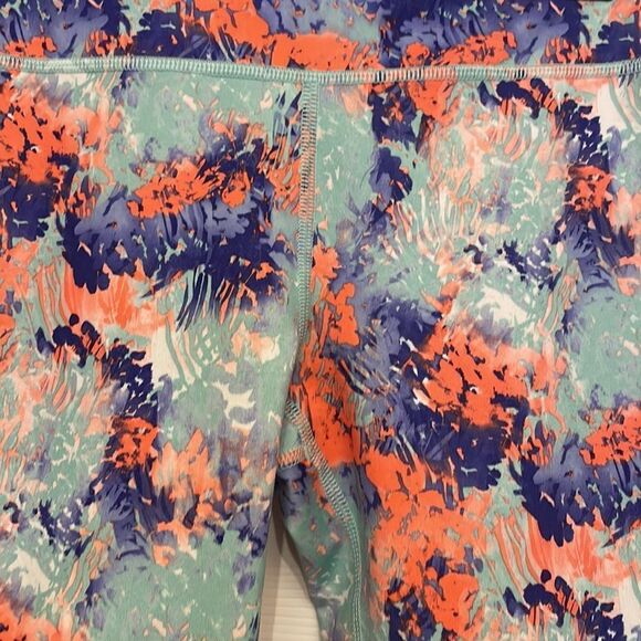 ivivva by Lululemon Wild Daze Grapefruit Rhythmic Crop Legging - Picture 5 of 9